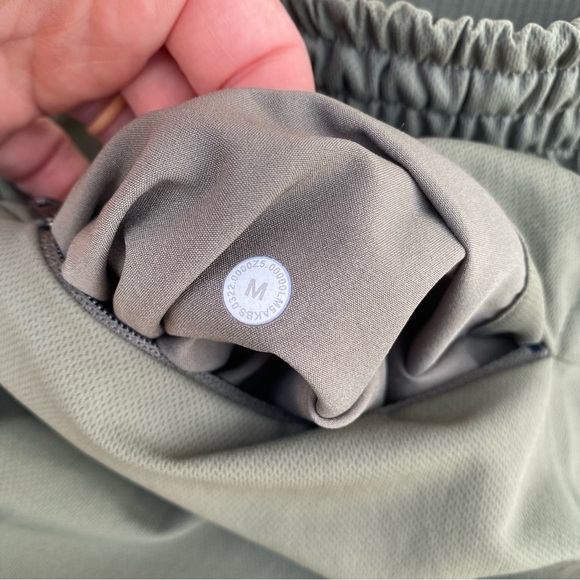 Lululemon green pants medium - Picture 4 of 5